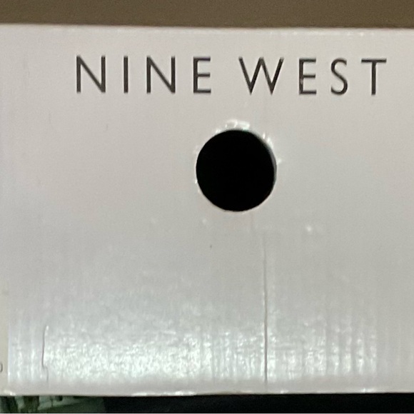 Nine West over the knee boot - Picture 7 of 8